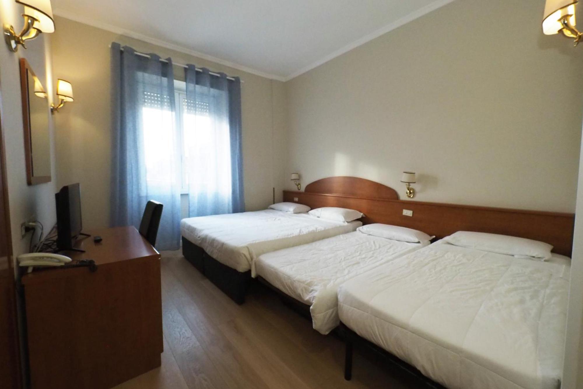 Hotel Laura — Photos 1